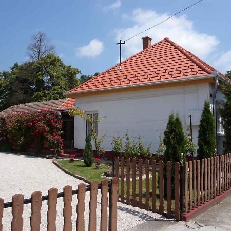 Holiday home Balatonbereny/Balaton 18150 Exterior foto