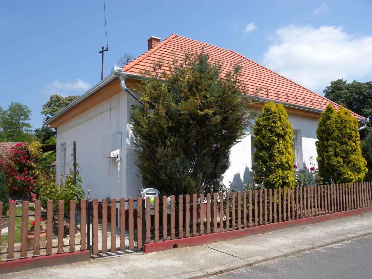 Holiday home Balatonbereny/Balaton 18150 Exterior foto